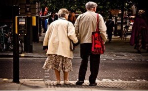 elderly-couple-at-pelican